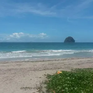 Et Spacieux A 50m De La , Le Diamant Martinique